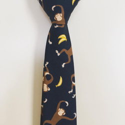 お猿さんとバナナ柄ネクタイ《ハンドクラフトネクタイ》 1枚目の画像