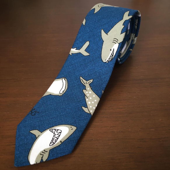 新・サメ柄ネクタイ《ハンドクラフトネクタイ》 2枚目の画像