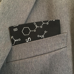 化学のポケットチーフ(黒) 1枚目の画像
