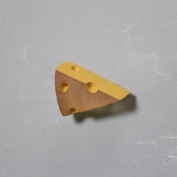 厚切りチーズのブローチ　Ｂ 2枚目の画像