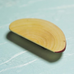 林檎の木で作った薄切り林檎のブローチ　Ａ 3枚目の画像