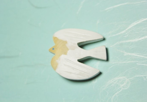 白い鳥のブローチ　Ａ 1枚目の画像