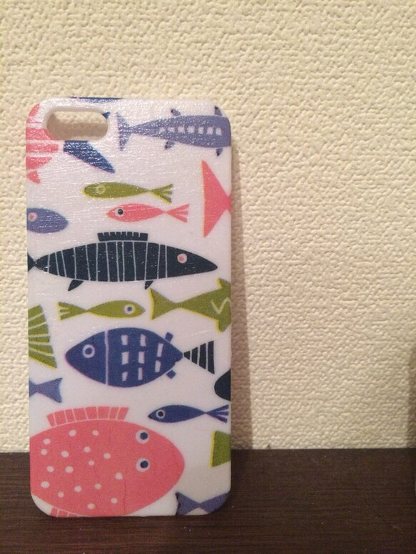 お魚柄のiPhoneケース 2枚目の画像