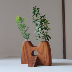 階段付き木の花瓶【欅】 2枚目の画像