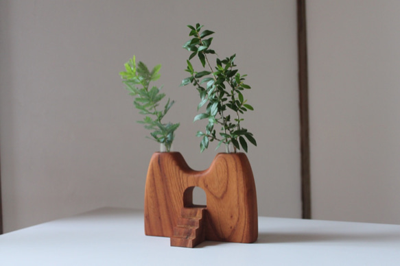 階段付き木の花瓶【欅】 2枚目の画像