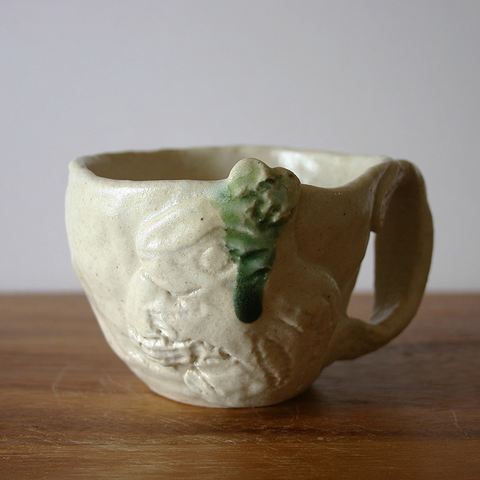 【多治見陶器】手作り陶器のカップ　シマリスのしっぽが持ち手