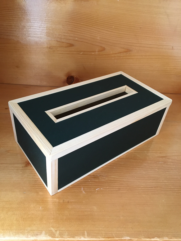 送料込み！木製ティッシュボックス 濃緑色 1枚目の画像