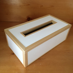 送料込み！木製ティッシュボックス 白(水玉柄） 1枚目の画像