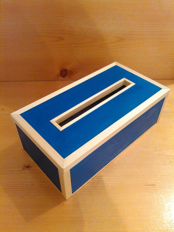 送料込み！木製ティッシュボックス 青 1枚目の画像
