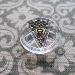 チェコの職人ガラスボタン　三角小花　金彩 2枚目の画像