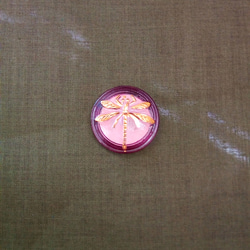 アクセサリー作りに^^　裏面フラットチェコの職人ガラスボタン　小トンボ　2色ピンクに金彩（同色2ヶセット） 1枚目の画像