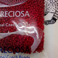 チェコの丸小ビーズ　オパック　明るめ赤サンゴ 2枚目の画像