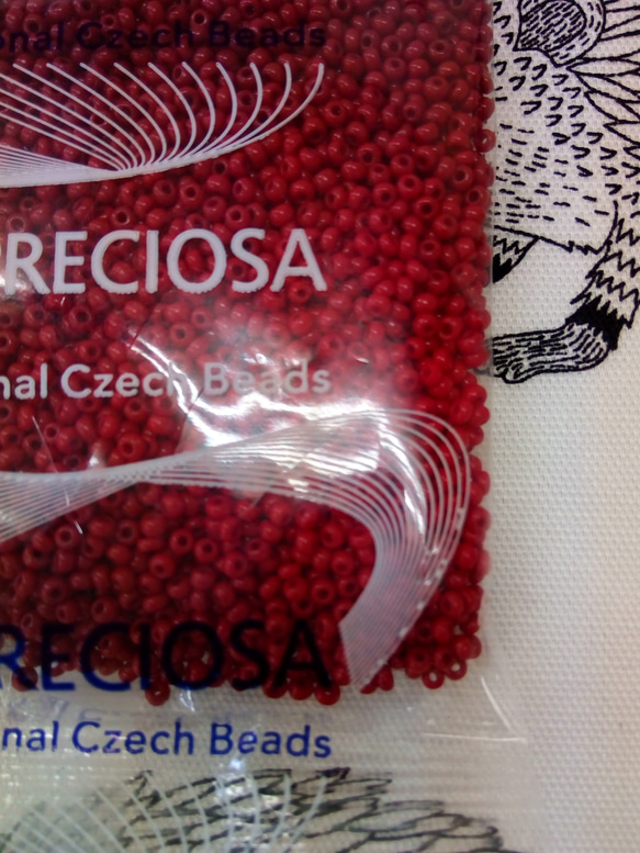 チェコの丸小ビーズ　オパック　明るめ赤サンゴ 2枚目の画像
