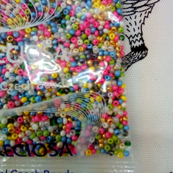 チェコのミックス丸小ビーズ　カラフルオパックミックス　ピンク 2枚目の画像