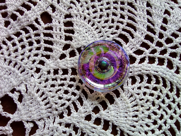チェコの職人ガラスボタン　花車　オーロラ薄紫 2枚目の画像
