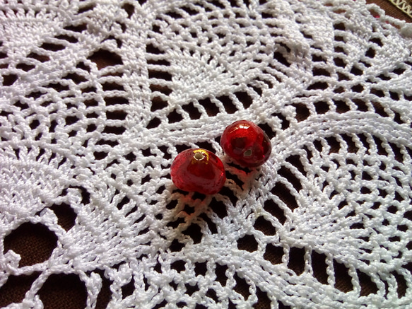 チェコの手作りビーズ　ぷっくりミニハート　2個セット 2枚目の画像