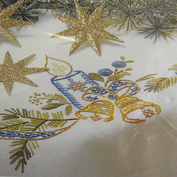 ヨーロッパの刺繍キット　クリスマス　１１　クロスステッチあり青いキャンドルとリボン 1枚目の画像