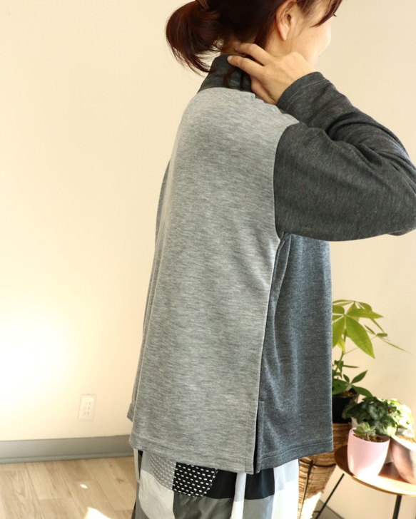 濃淡グレーのバイカラー長袖デザインTシャツ：ハイネック 6枚目の画像