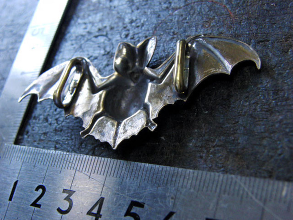 真鍮ブラス製　蝙蝠(こうもり)大型帯留め　着物や浴衣の帯締め飾り・ブレスレット飾りに 2枚目の画像
