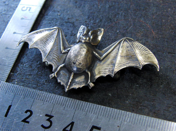 真鍮ブラス製　蝙蝠(こうもり)大型帯留め　着物や浴衣の帯締め飾り・ブレスレット飾りに 3枚目の画像