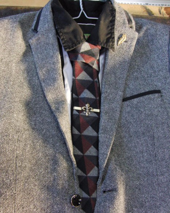 真鍮/ブラス製フレア・ユリ型ネクタイピン(タイバー)1個　ネクタイ・ポケットの飾りに 3枚目の画像