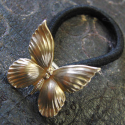 真鍮製 バタフライ（蝶）型ループコンチョ/ヘアゴム付き/縫い留めで飾りとして 1枚目の画像