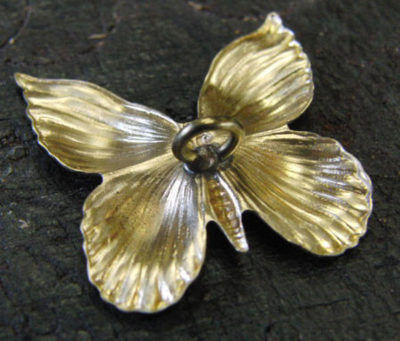 真鍮製 バタフライ（蝶）型ループコンチョ/ヘアゴム付き/縫い留めで飾りとして 3枚目の画像