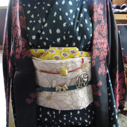 真鍮ブラス製 大き目スズラン型の根付ストラップ　着物や浴衣の帯飾り・かんざし・ネックレスパーツとして 4枚目の画像