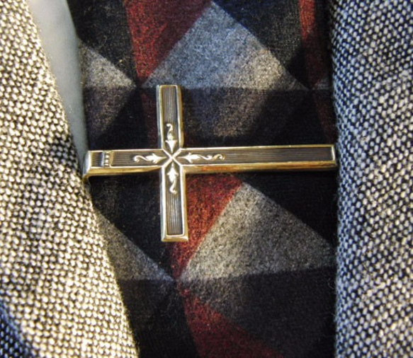 真鍮/ブラス製クロス型ネクタイピン(タイバー)1個　ネクタイ・ポケットの飾りに 1枚目の画像