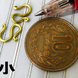 手曲げ真鍮Sカン（小）/2個入り 着物の羽織紐やブレスレット作りに 2枚目の画像