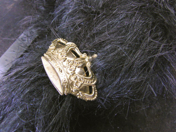 真鍮ブラス製 王冠/クラウンデザインヘアゴムコンチョ 髪留め・バッグ飾り・ペットの首輪飾りにも 3枚目の画像
