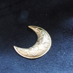 真鍮ブラス製　三日月デザイン　ハットやバッグにピンズブローチ 1枚目の画像