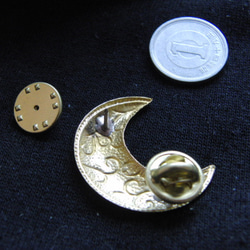 真鍮ブラス製　三日月デザイン　ハットやバッグにピンズブローチ 3枚目の画像