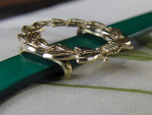真鍮ブラス製 月桂冠・オリーブの冠デザイン帯留め　着物や浴衣の帯締め・チョーカー/ブレスレットに 2枚目の画像