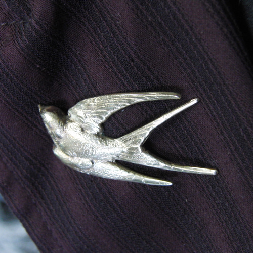 真鍮ブラス製 燕/ツバメ鳥型ピンズブローチ 結婚式・成人式などシャツ