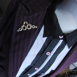 真鍮ブラス製　金の蛇/スネーク型ピンズブローチ　結婚式・成人式などシャツ・ジャケットや帽子・バッグのワンポイントに 5枚目の画像