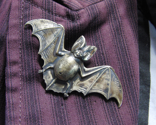 真鍮ブラス製 蝙蝠/コウモリ型ピンズブローチ 結婚式・成人式など
