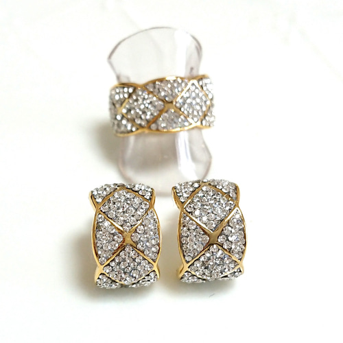 キラキラ輝くグルーデコ® ココ.クラッシュ風ピアス ピアス