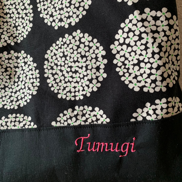 《名前刺繍》黒花トートバック 3枚目の画像