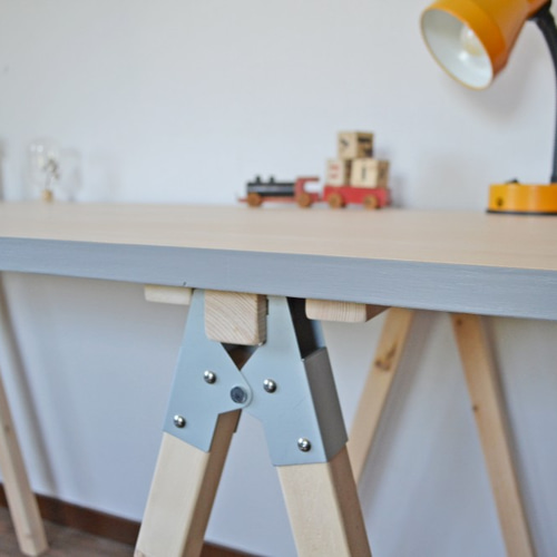 Simple Sawhorse Table Light gray 155