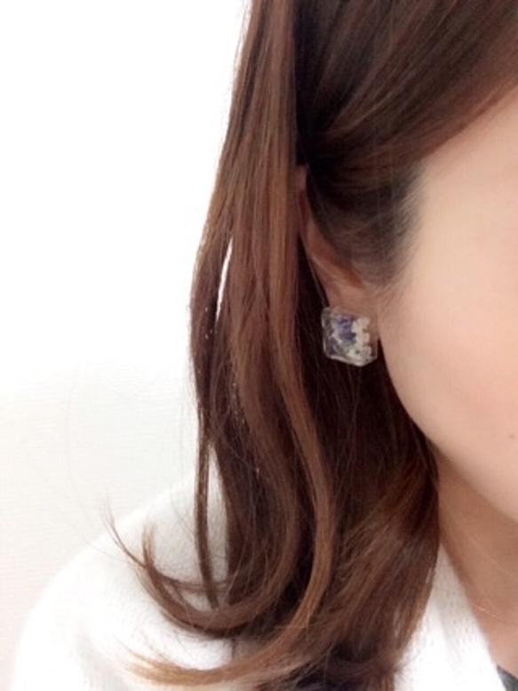 ブルーflowercubeearring 3枚目の画像