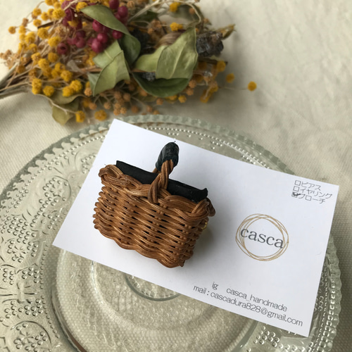 現品限り＊籐かごのブローチ(角かごワンハンドル) ブローチ casca 通販