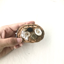 ヴィンテージボタンと籐のポニーフック(ゴールデン) 2枚目の画像