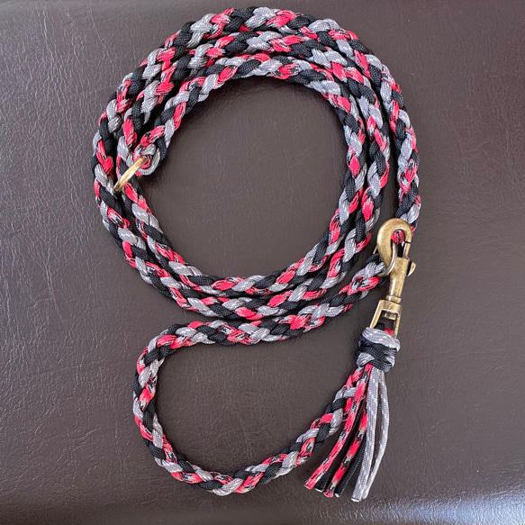 パラコード　60m ハンドメイド　黒　グレー　ピンク　ストラップ　首輪　リード パラコード 6つ編みのチョークリード/カフェタイプ※赤×グレー×黒