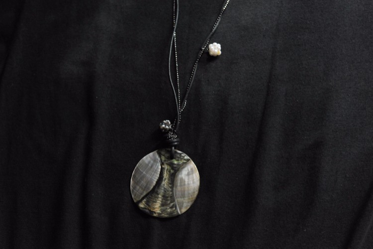 『Monotone』ペンダント（Shell top）