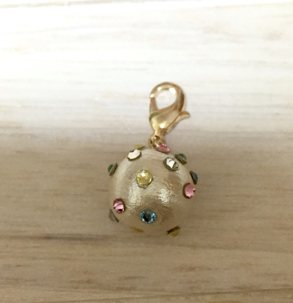 幸せの7色デコ☆かわいいコットンパールのチャーム☆スワロフスキー デコ 1枚目の画像
