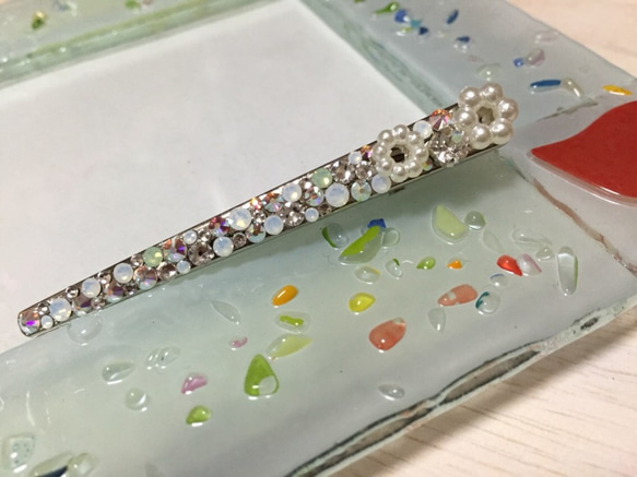 ★SALE中★華やかなホワイトゴージャス☆ミニヘアクリップ☆スワロフスキー デコ スワロ 1枚目の画像