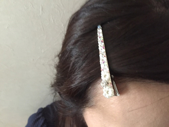 ★SALE中★華やかなホワイトゴージャス☆ミニヘアクリップ☆スワロフスキー デコ スワロ 2枚目の画像
