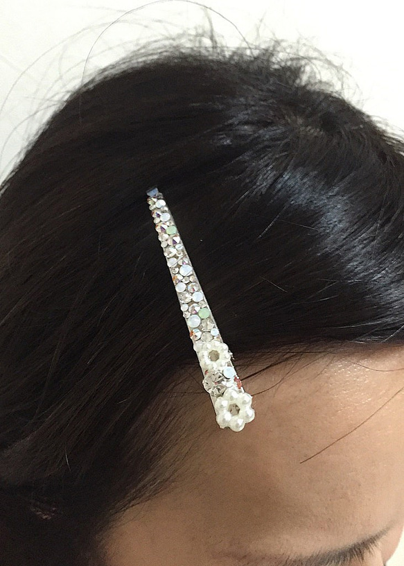 ★SALE中★華やかなホワイトゴージャス☆ミニヘアクリップ☆スワロフスキー デコ スワロ 3枚目の画像