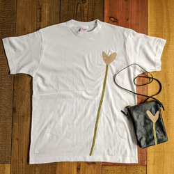 桜染め•お花模様のTシャツとポシェット 1枚目の画像